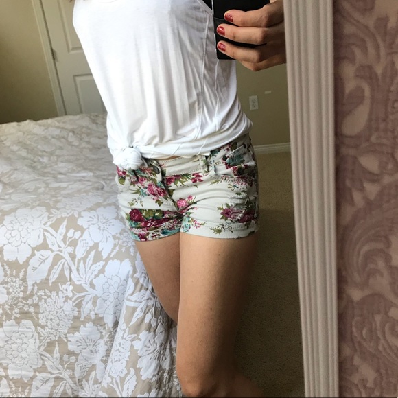 Floral Stretch Shorts - Picture 5 of 7